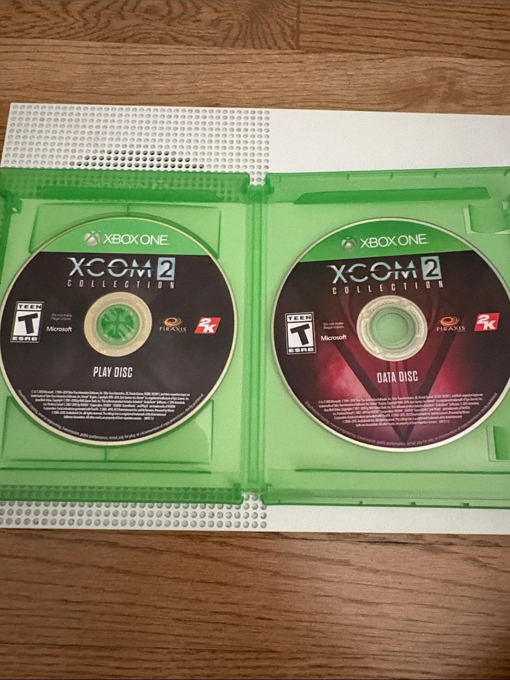 Xbox One S Used In Perfect Condition Comes With Games +CDs